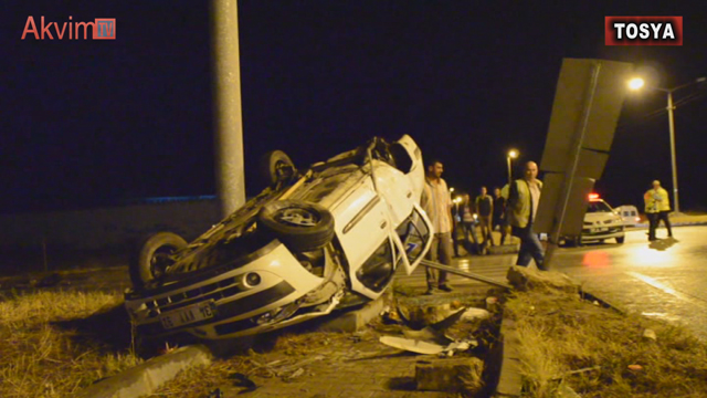 Feci Kaza Şehit Cenazesine Giden Aile Trafik Kazası Geçirdi: 5 Yaralıı