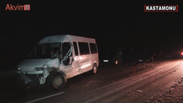 Buzlanma beraberinde zincirleme kazayı getirdi: 12 Yaralı