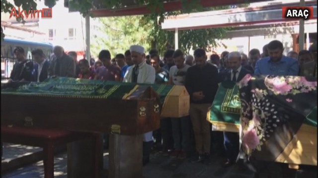 Traktör Kazasında Hayatlarını Kaybedenler Toprağa Verildi
