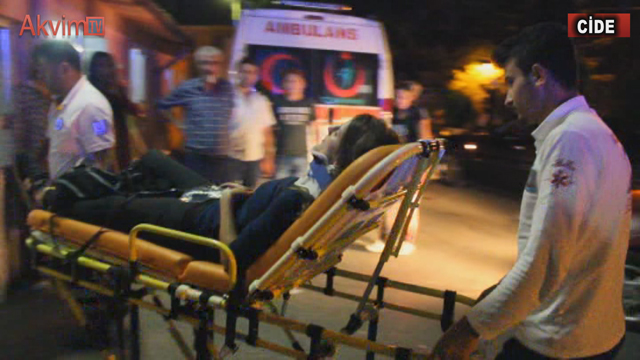Korkunç Kaza İki Kamyonet Kafa Kafaya Çarpıştı 8 Kişi Yaralandı