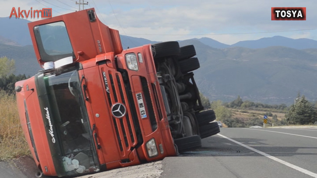 Kontrolden çıkan tır devrildi, 1 kişi yaralandı