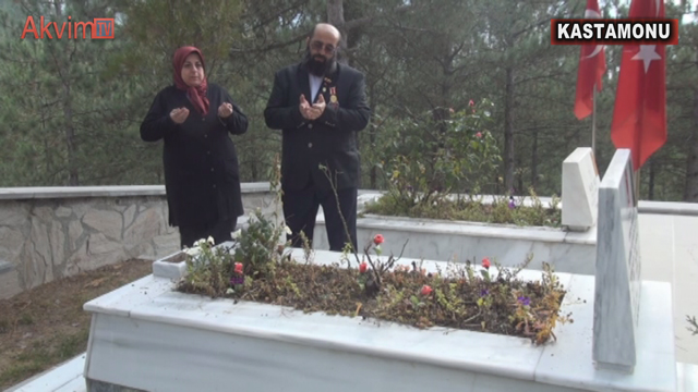 Şehit Annesi Hdp Milletvekilleri Tutuklanınca, Şehit Oğlunun Mezarına Gidip Haber Verdi..
