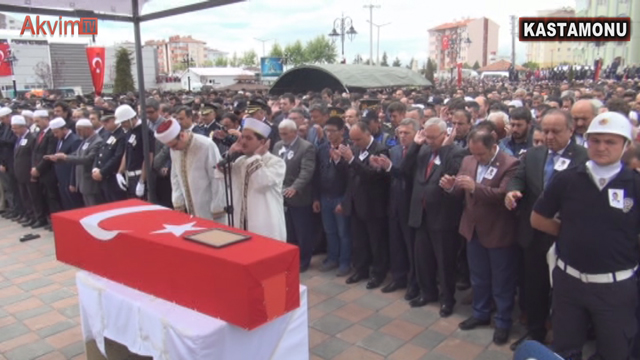 Cenaze Namazına Binlerce Kişi Katıldı
