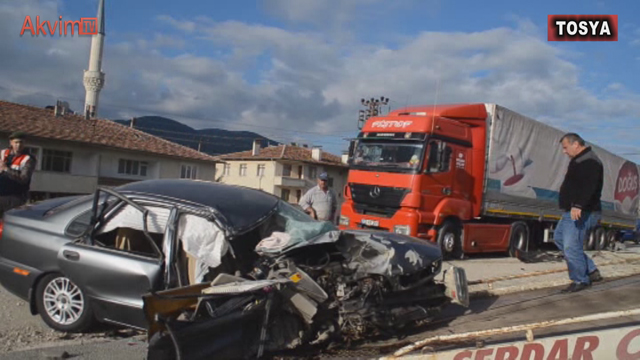 Feci Kaza Otomobil Tıra Çarptı 2 Ölü 2 Yaralı