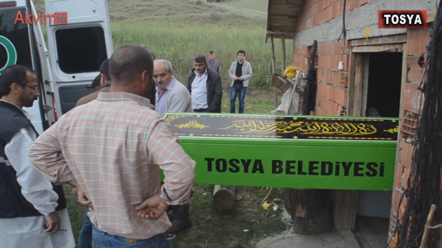 78 Yaşındaki Adam İple Kendini Asarak İntihar Etti