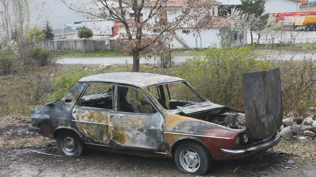 Tosya’da Köy İmamı İçeride Oy Kullandı Otomobili Dışarıda Cayır Cayır Yandı