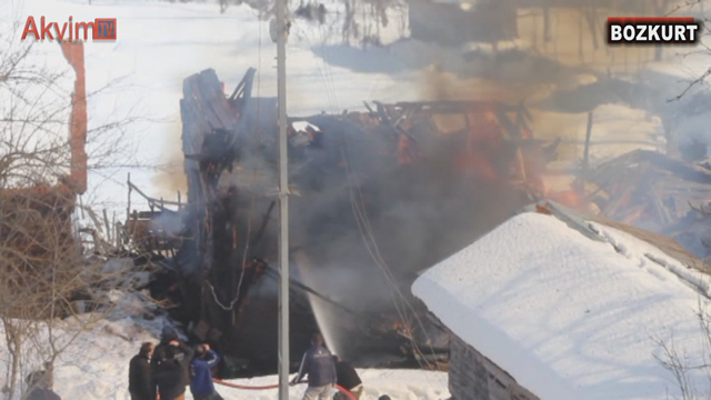 Bozkurt’ta çıkan yangında 7 ev, küle döndü